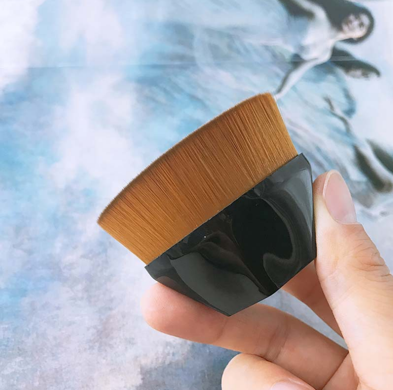 Petal Foundation Brush